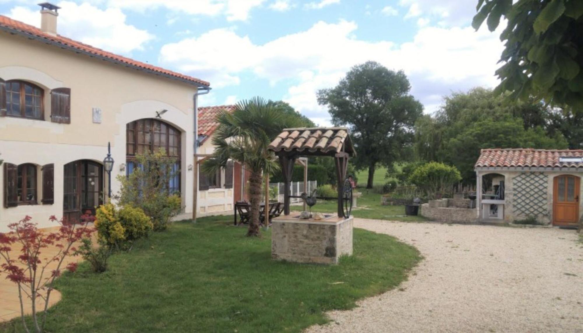 Villa Les Roses De Jonzac à Mortiers Extérieur photo